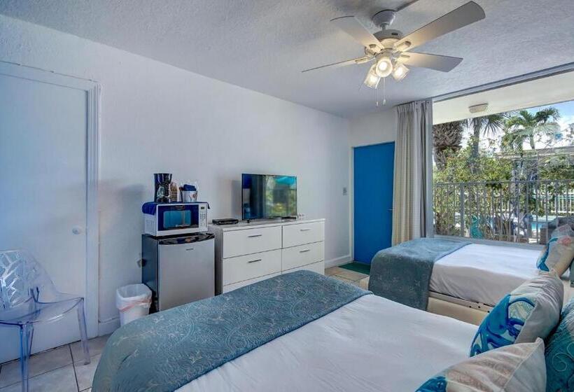 غرفه قياسيه سريرين مزدوجين, Castle By The Sea Motel