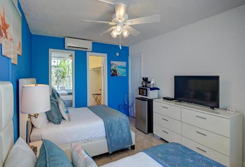 غرفه قياسيه سريرين مزدوجين, Castle By The Sea Motel