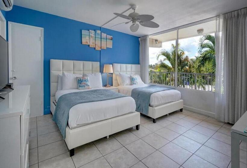 غرفه قياسيه سريرين مزدوجين, Castle By The Sea Motel