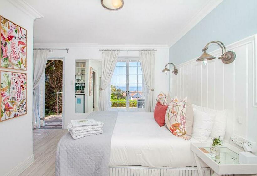 غرفة قياسية مطلّة علي البحر, A Boat House