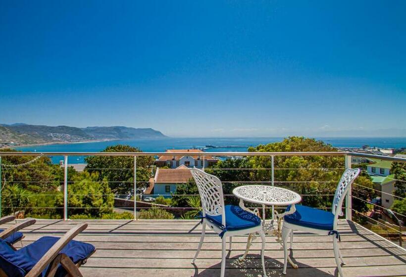 غرفة ديلوكس سرير كينج, A Boat House