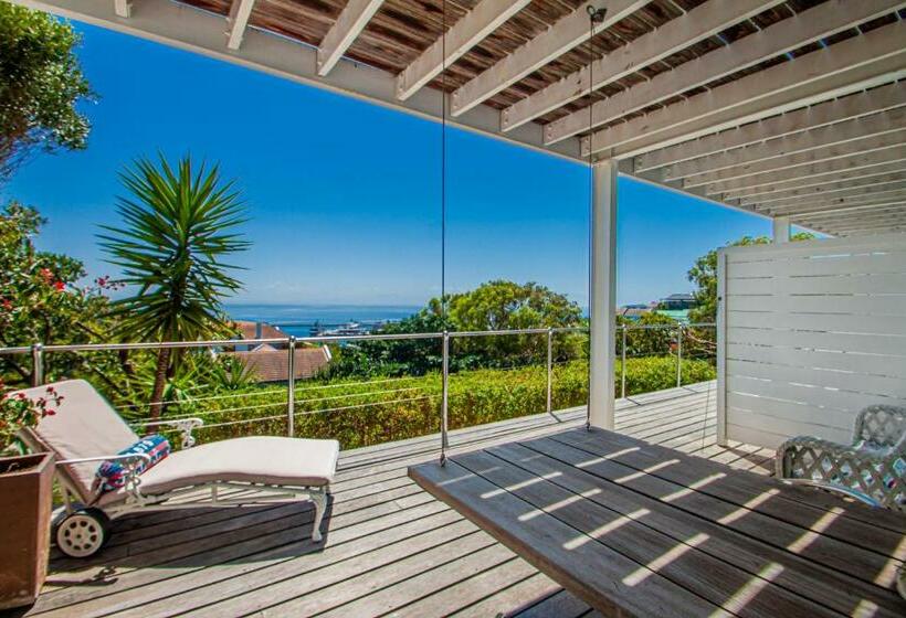 غرفة قياسية مطلّة علي البحر, A Boat House