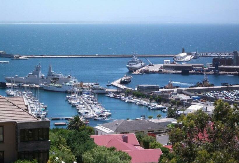 غرفة ديلوكس سرير كينج, A Boat House