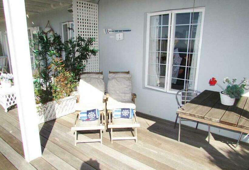 غرفة قياسية مطلّة علي البحر, A Boat House