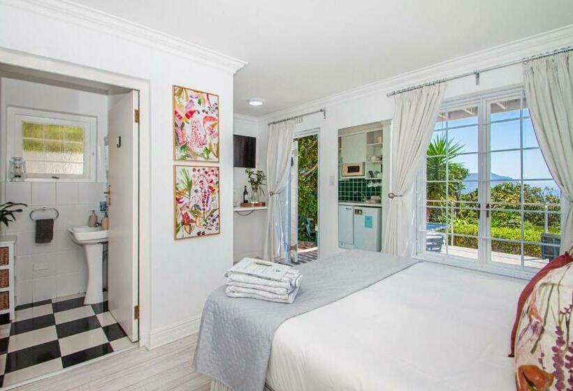 غرفة قياسية مطلّة علي البحر, A Boat House