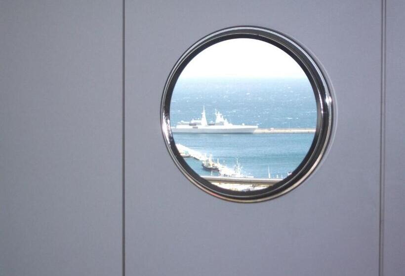 غرفة قياسية مطلّة علي البحر, A Boat House