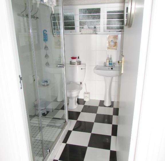 غرفة قياسية مطلّة علي البحر, A Boat House