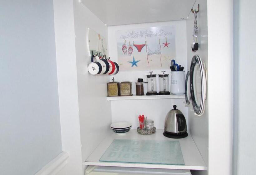 غرفة قياسية مطلّة علي البحر, A Boat House