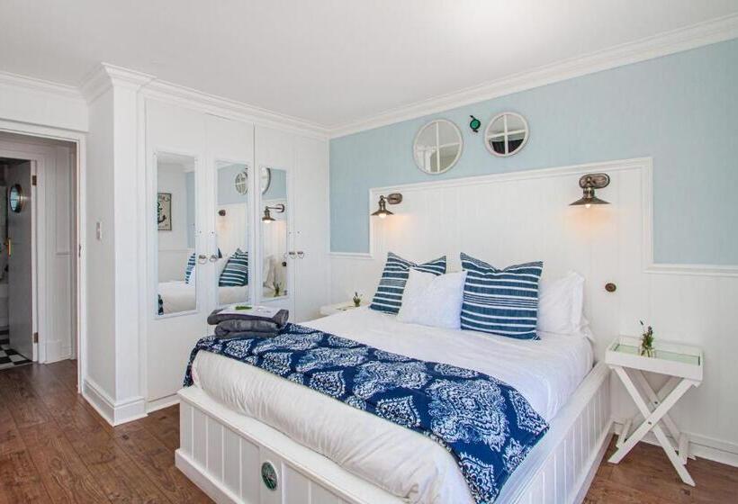 غرفة قياسية مطلّة علي البحر, A Boat House