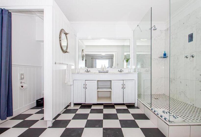 غرفة سوبيريور مطلّة علي البحر, A Boat House