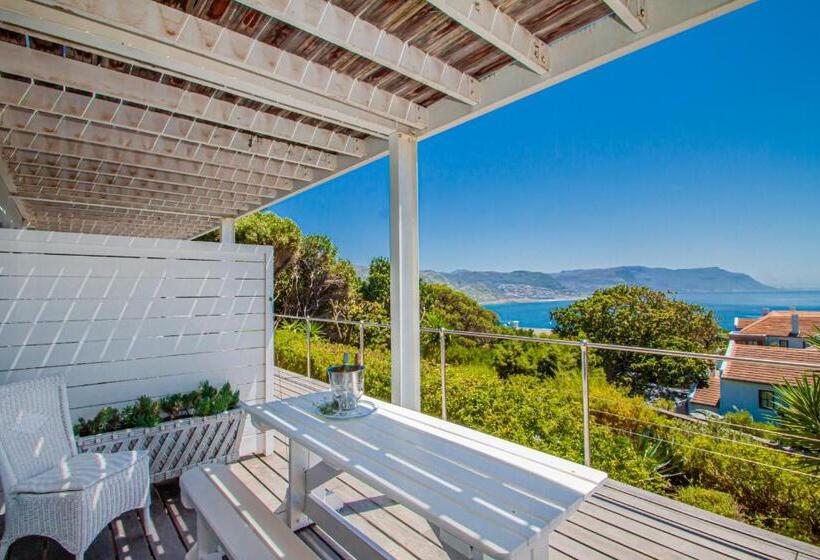 غرفة قياسية مطلّة علي البحر, A Boat House