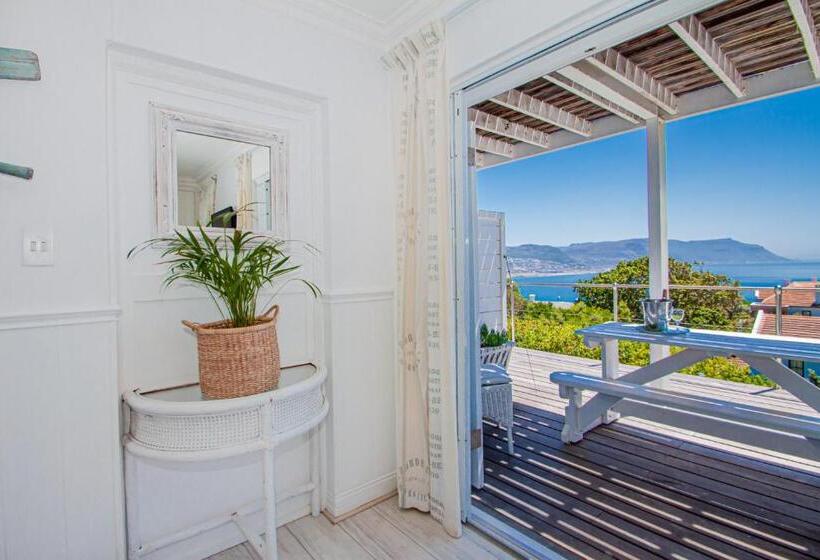 غرفة قياسية مطلّة علي البحر, A Boat House