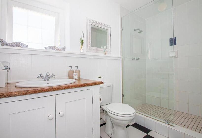 غرفة قياسية مطلّة علي البحر, A Boat House