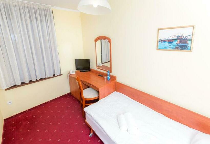 חדר סטנדרט יחיד, Bastion