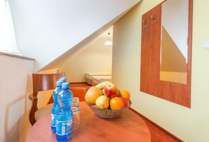 חדר סטנדרט לארבעה, Bastion