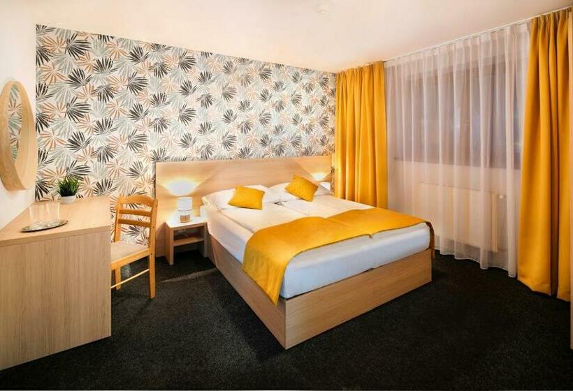 اتاق خانوادگی, Chata Belez