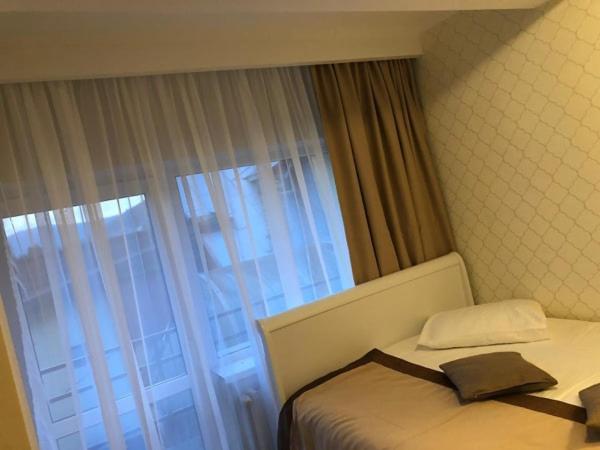 Camera Standard, Complex Mona Caraiman