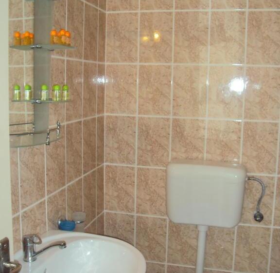 Camera Standard, Complex Mona Caraiman