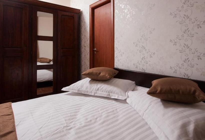 Camera Superiore, Complex Mona Caraiman