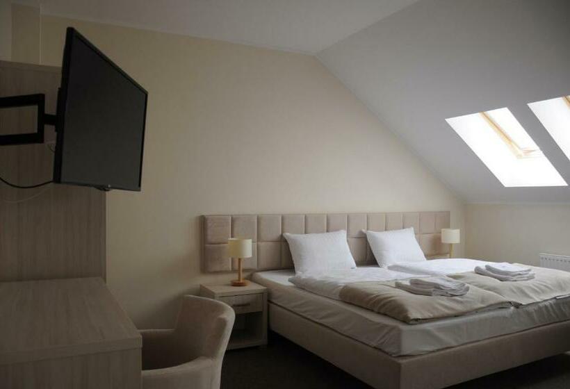 סוויטה משפחתית, Golf Zajazd Zajączkowo