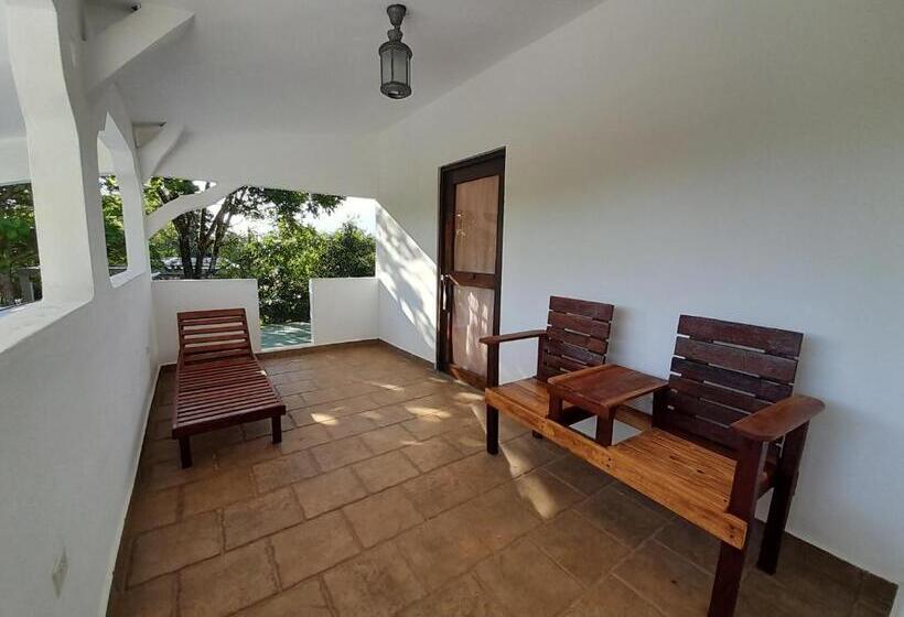 غرفة قياسية مزوَّدة بشُرفة, Hibiscus Garden