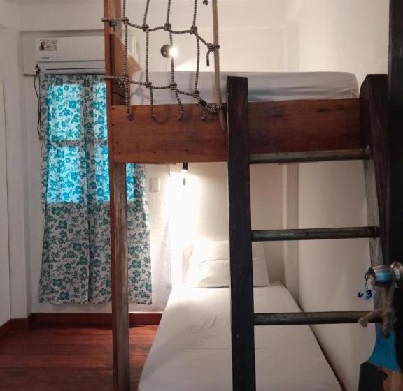 غرفة أساسية, Hibiscus Garden