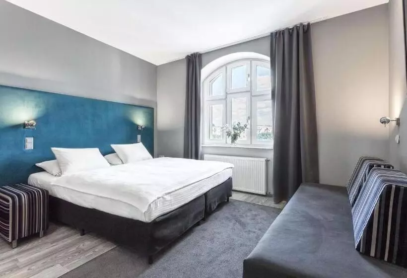 Standard Kolmen Hengen Huone, Kaliski