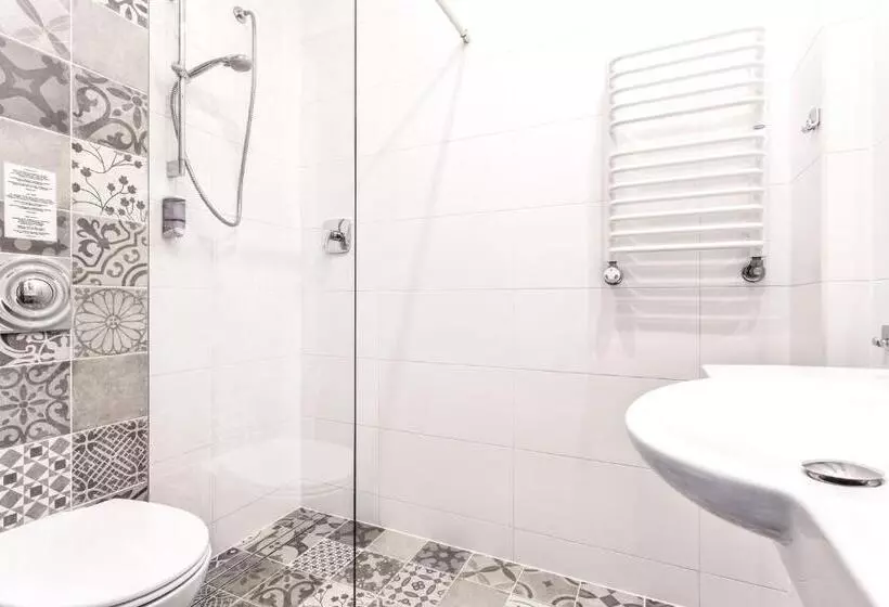 Standard Neljän Hengen Huone, Kaliski