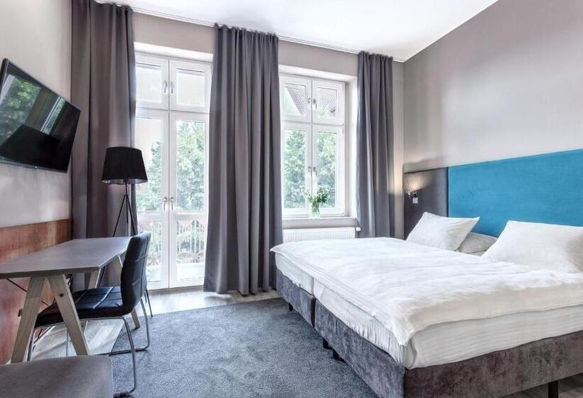 اتاق استاندارد با وان آب گرم, Kaliski