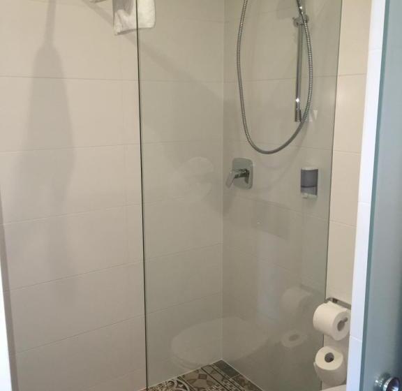 اتاق لوکس با بالکن, Kaliski