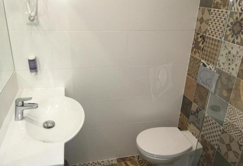 اتاق لوکس سه تخته, Kaliski