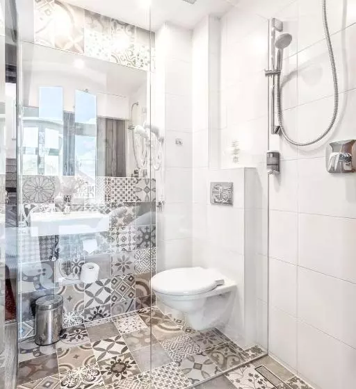 Deluxe Neljän Hengen Huone, Kaliski