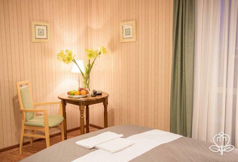 דירת חדר, L Ascada