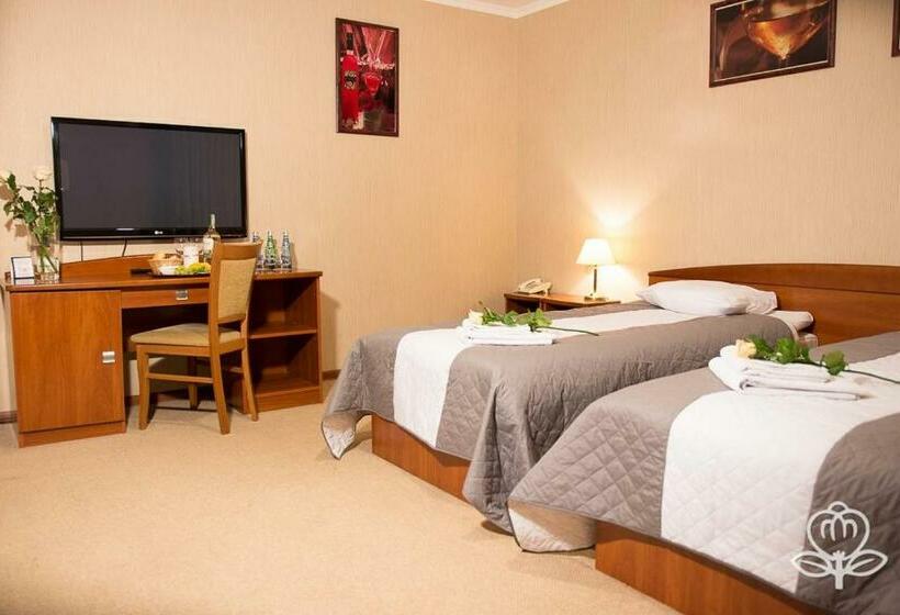 חדר סטנדרט לשלושה, L Ascada