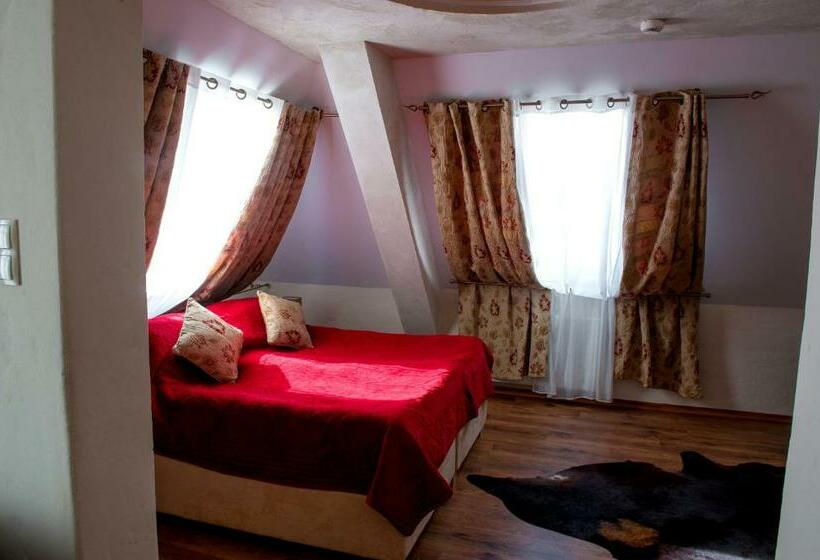 جناح بريميوم, Lipowy Most