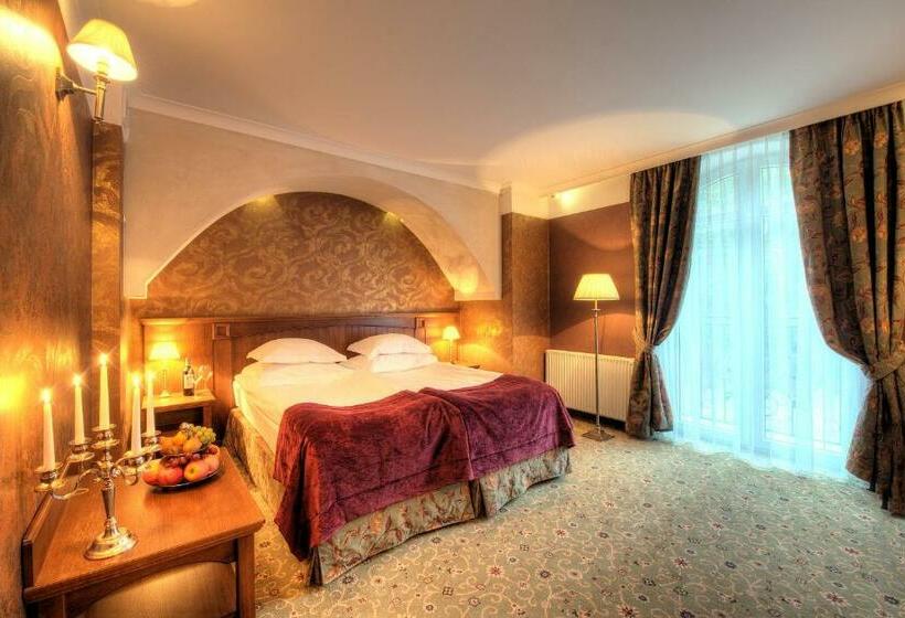 غرفة كومفورت, Lipowy Most