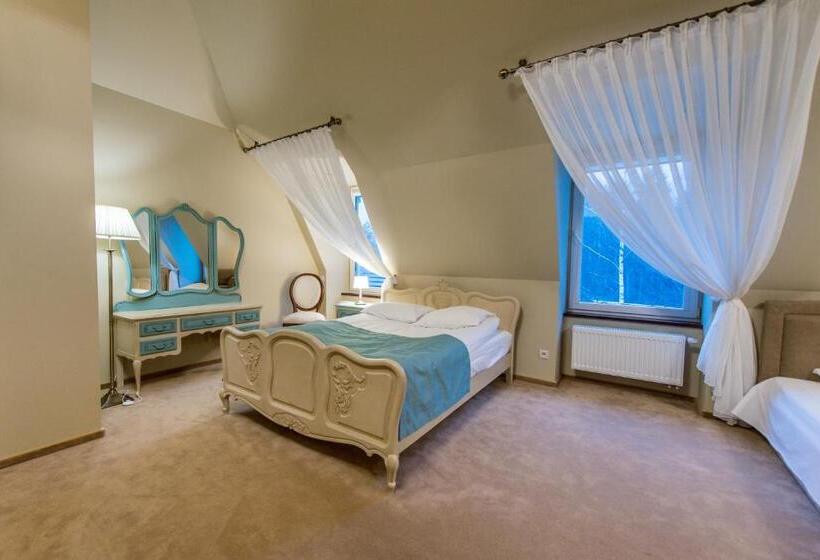 شقة غرفة واحدة, Lipowy Most