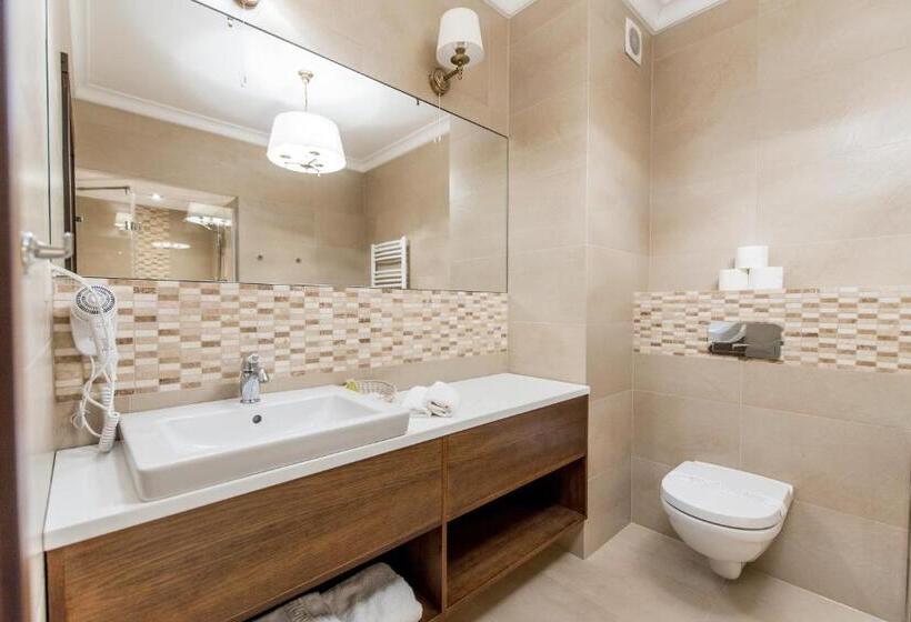 شقة غرفة واحدة, Lipowy Most