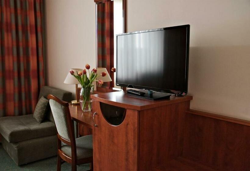 חדר סופריור, Lukács Superior