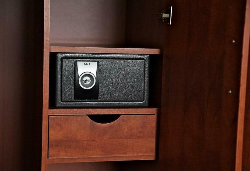 סוויטת סופריור, Lukács Superior