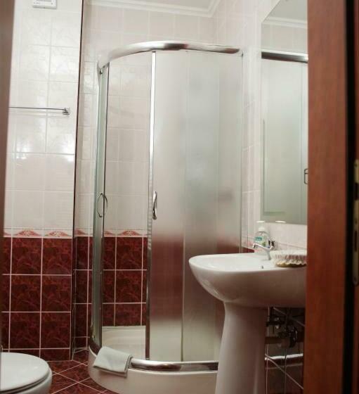 חדר סטנדרט יחיד, Lukács Superior