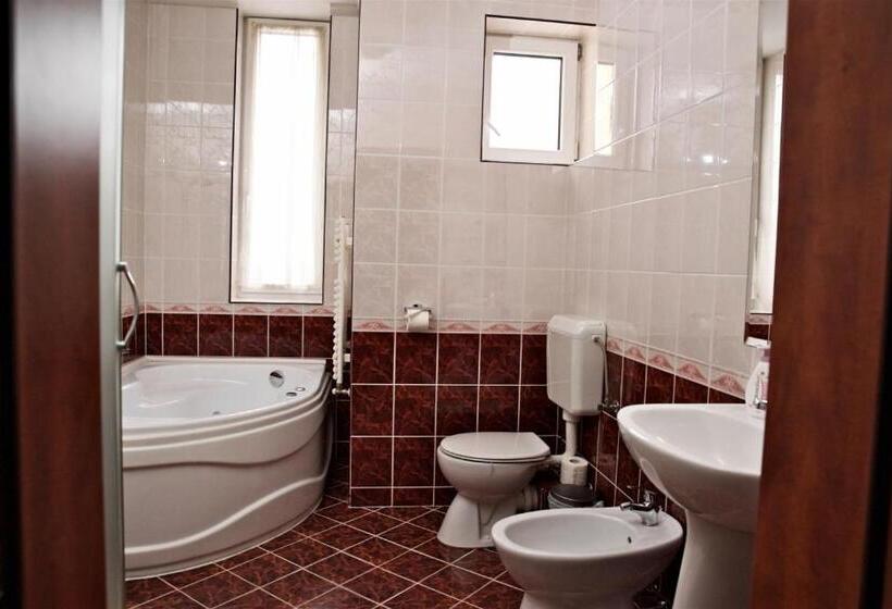 סוויטה, Lukács Superior