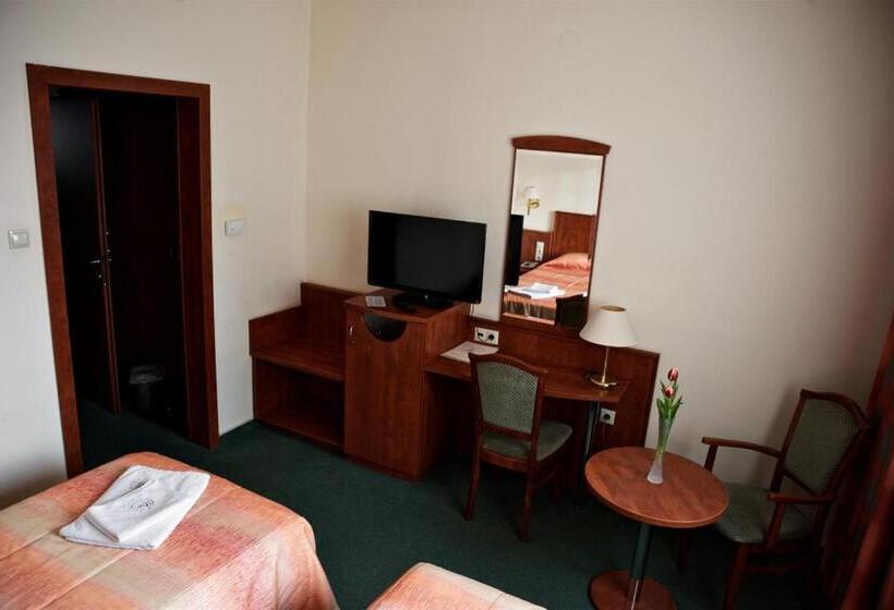 סוויטה, Lukács Superior