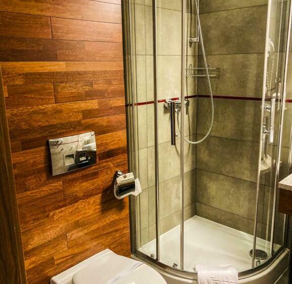 חדר סטנדרט יחיד, Modus