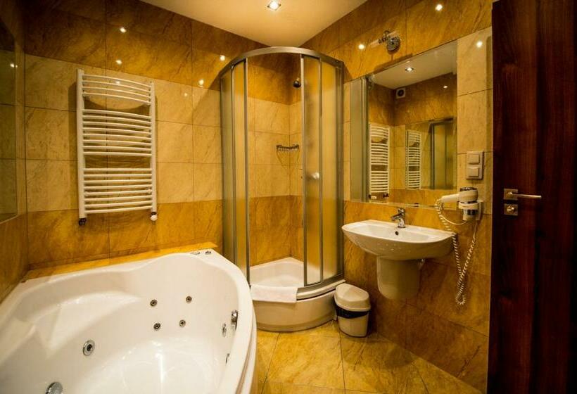 اتاق لوکس, Nad Pisą