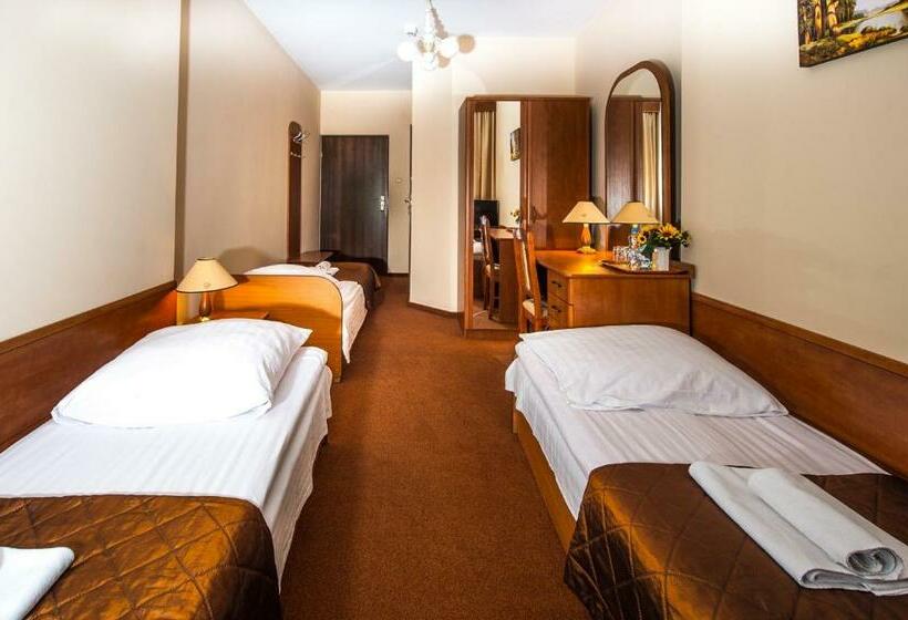 اتاق استاندارد سه نفره, Nad Pisą