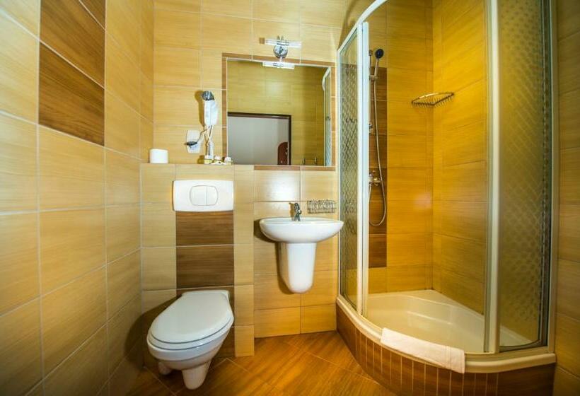 اتاق استاندارد سه نفره, Nad Pisą