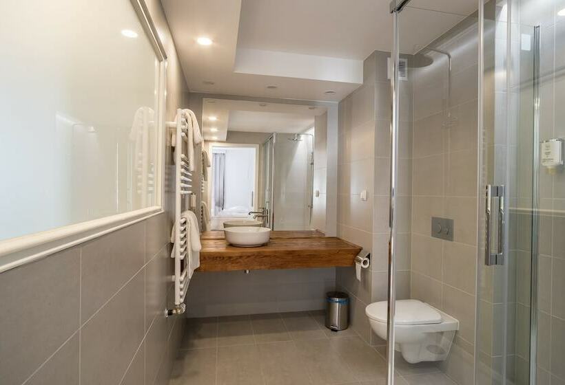 غرفة قياسية, Pałac Krobielowice