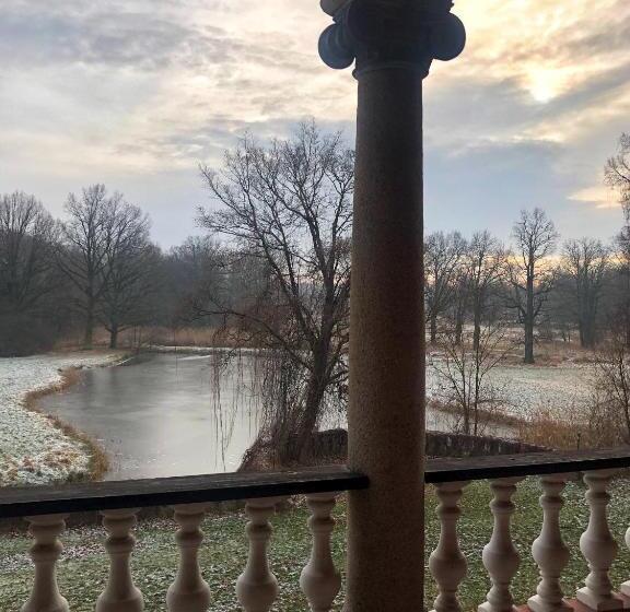 דירת חדר, Pałac Krobielowice