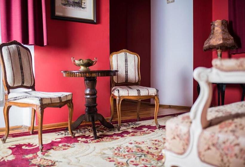 דירת חדר, Pałac Krobielowice